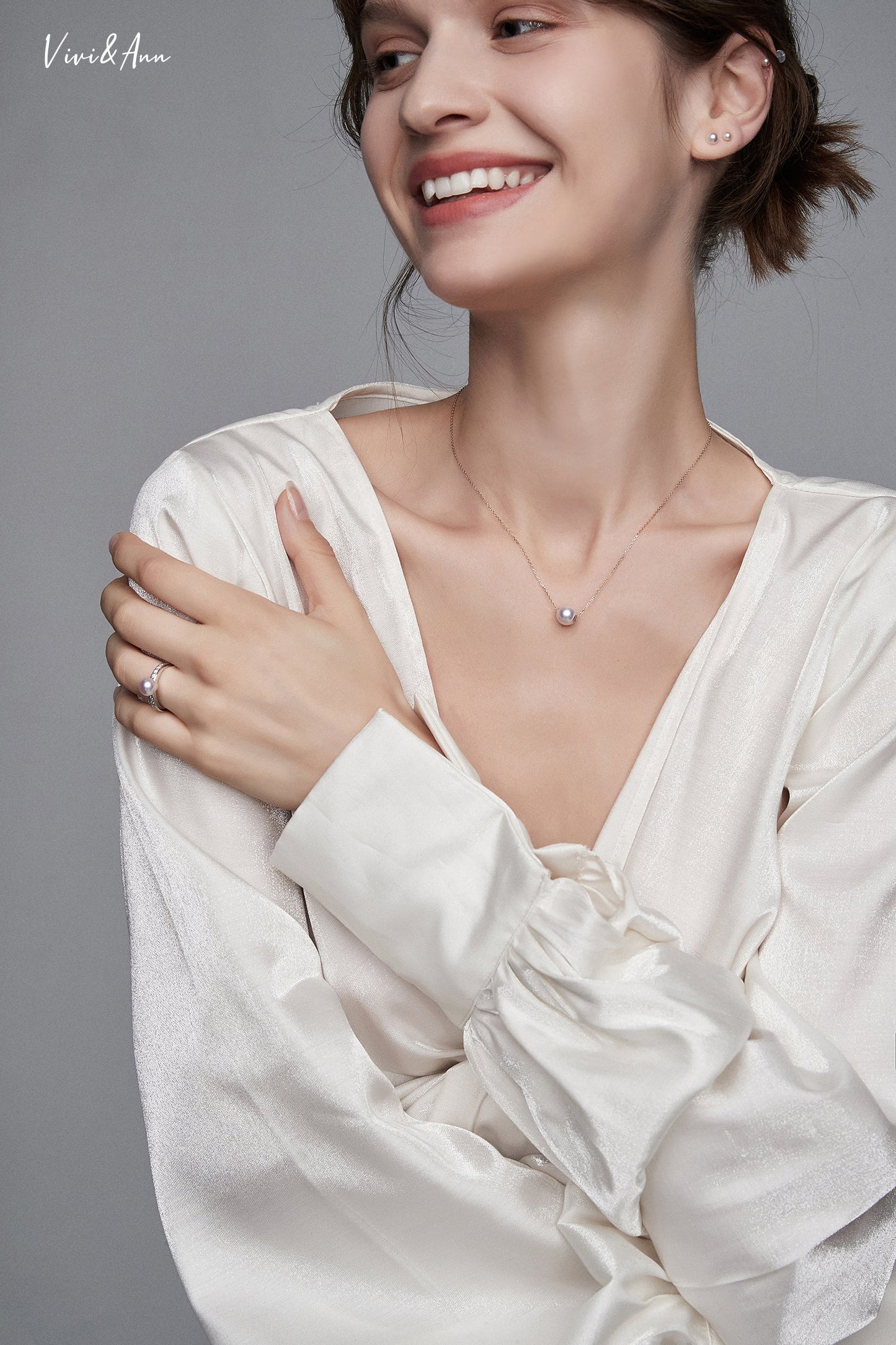 Lady wearing pearl necklace and ring