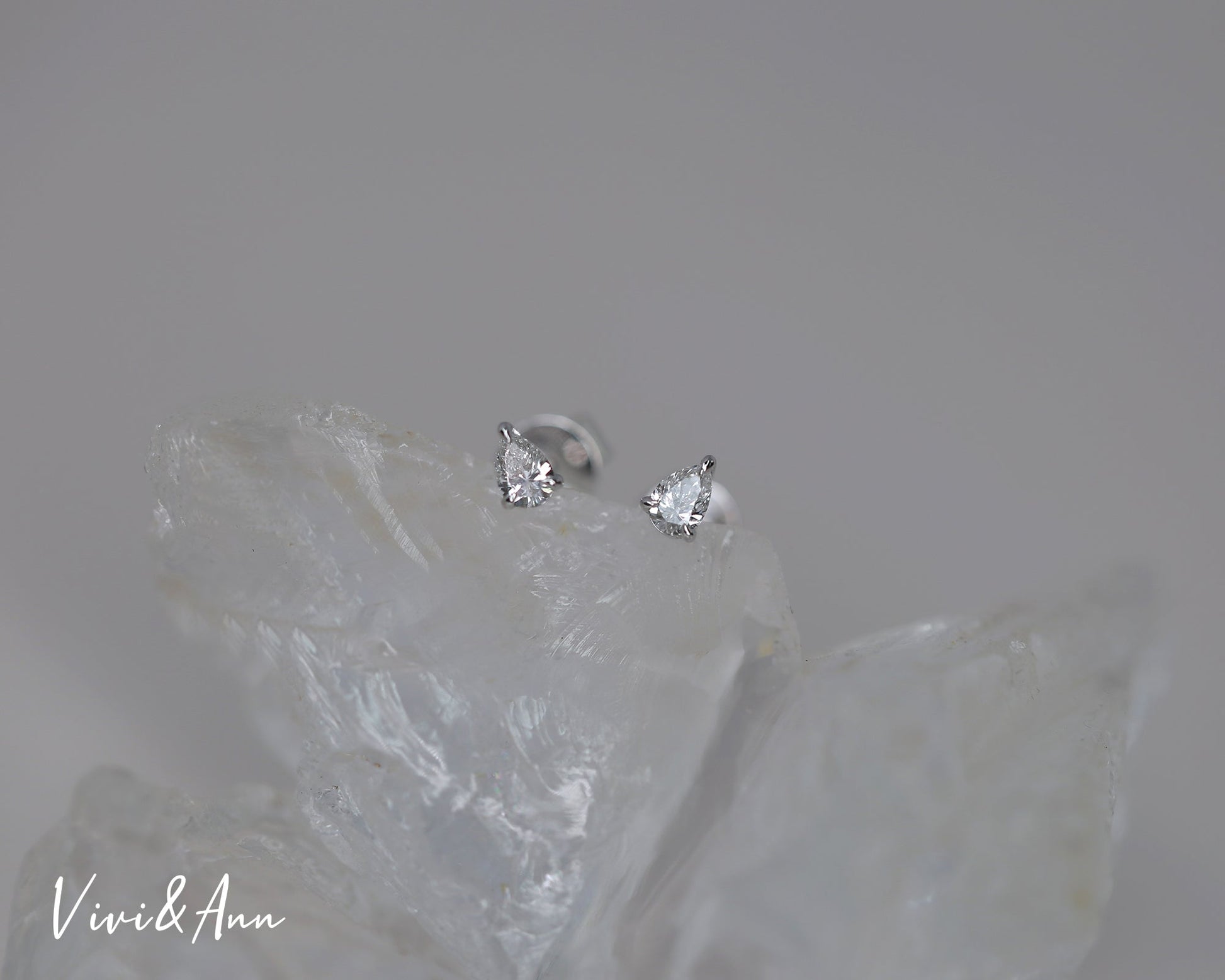 Solitaire Diamond Stud 18K Gold Post