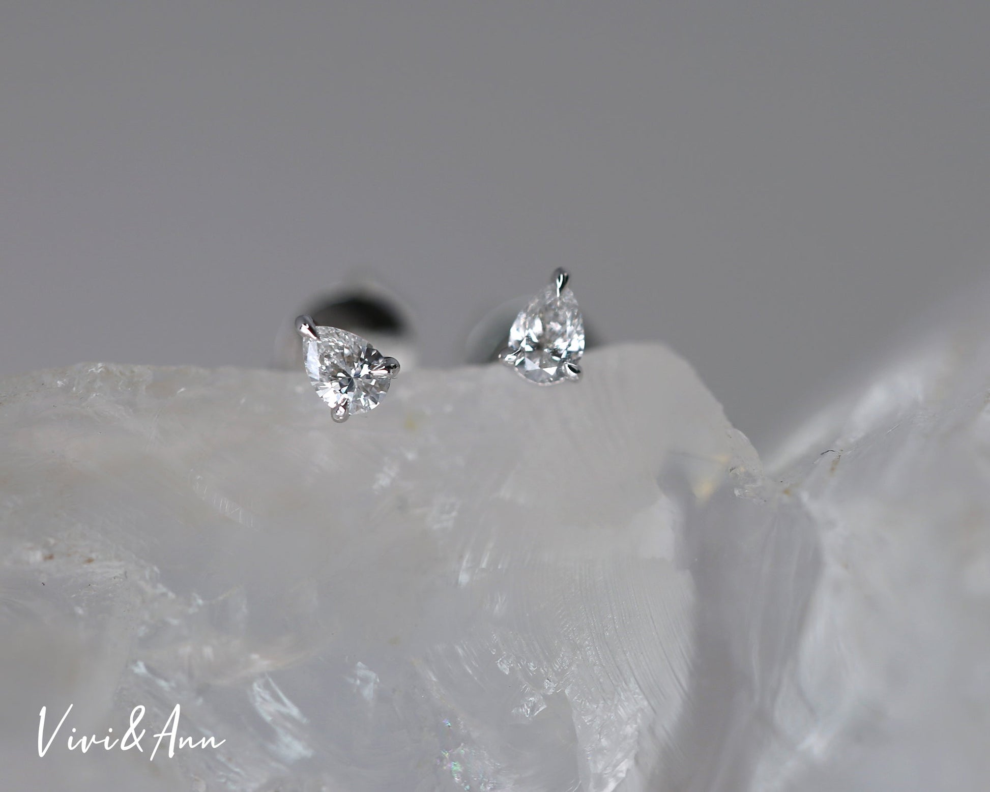 Solitaire Diamond Stud 18K Gold Post