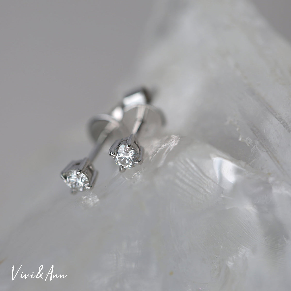 Solitaire Diamond Stud 18K Gold Post