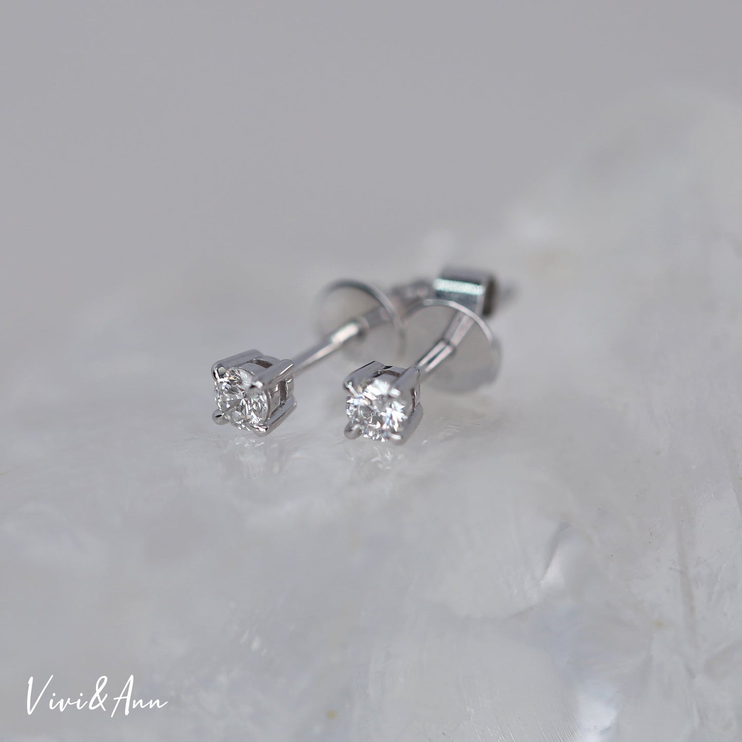 Solitaire Diamond Stud 18K Gold Post