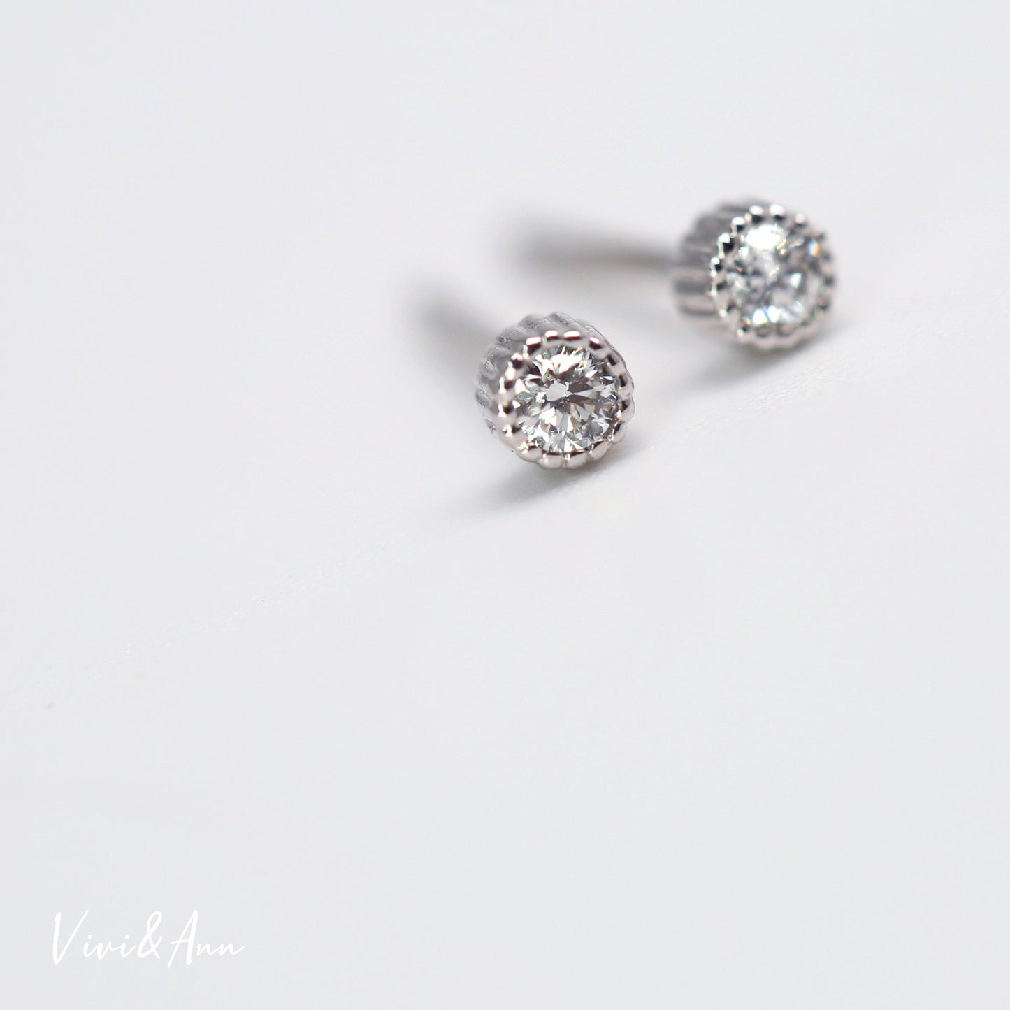 Signature Solid 18k Gold Floral Diamond Stud Earring