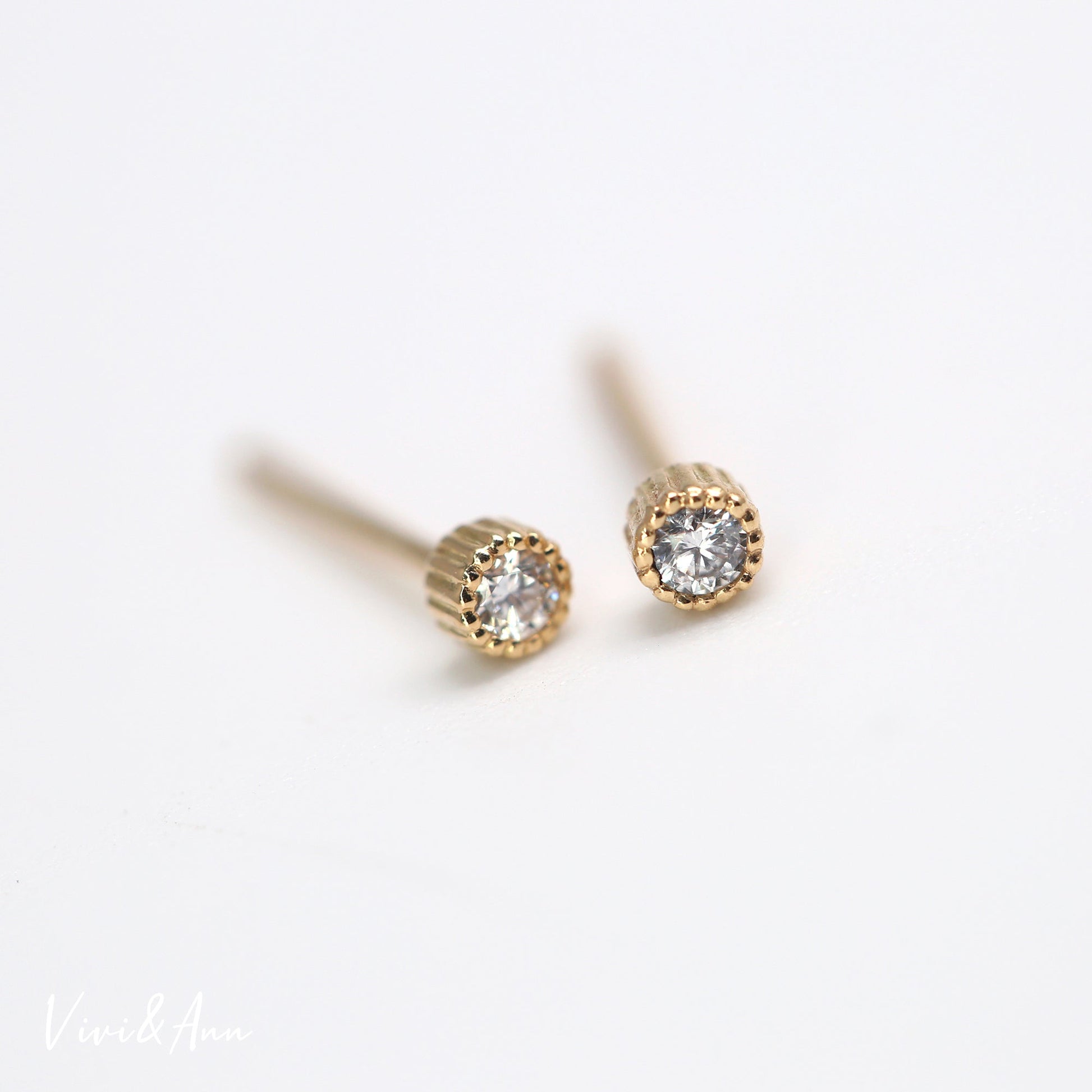 Signature Solid 18k Gold Floral Diamond Stud Earring